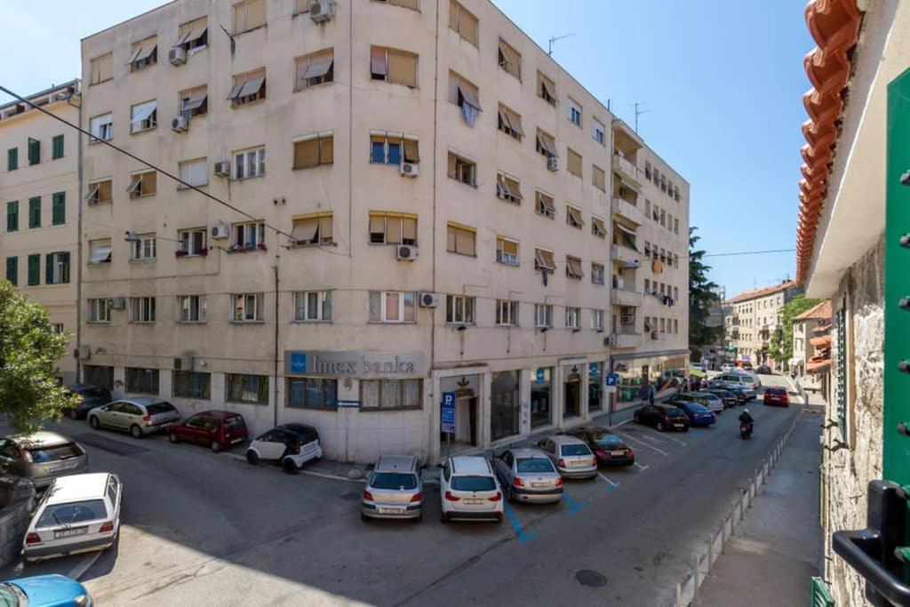 Romantic Apartment In Center Split Exterior photo